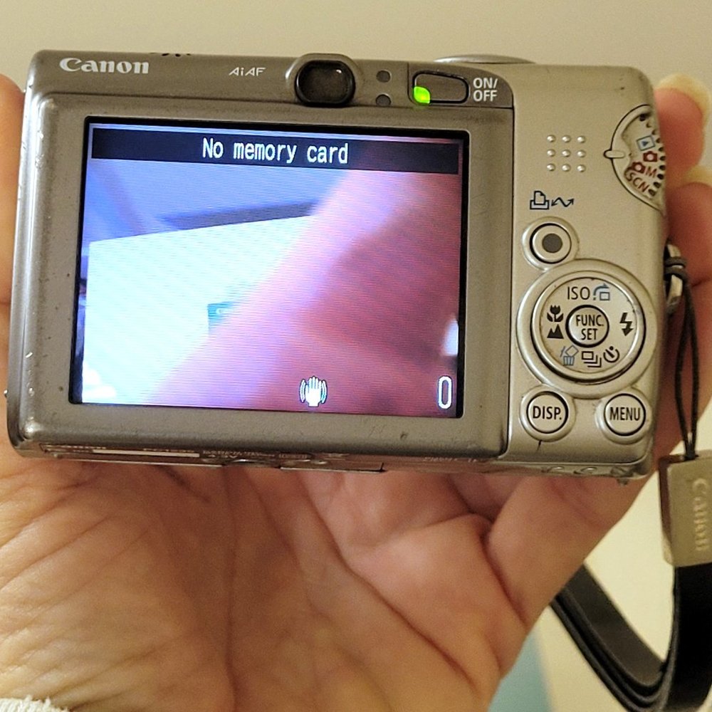 Canon PowerShot SD850 IS Silver Digital Camera - Picture 3 of 8